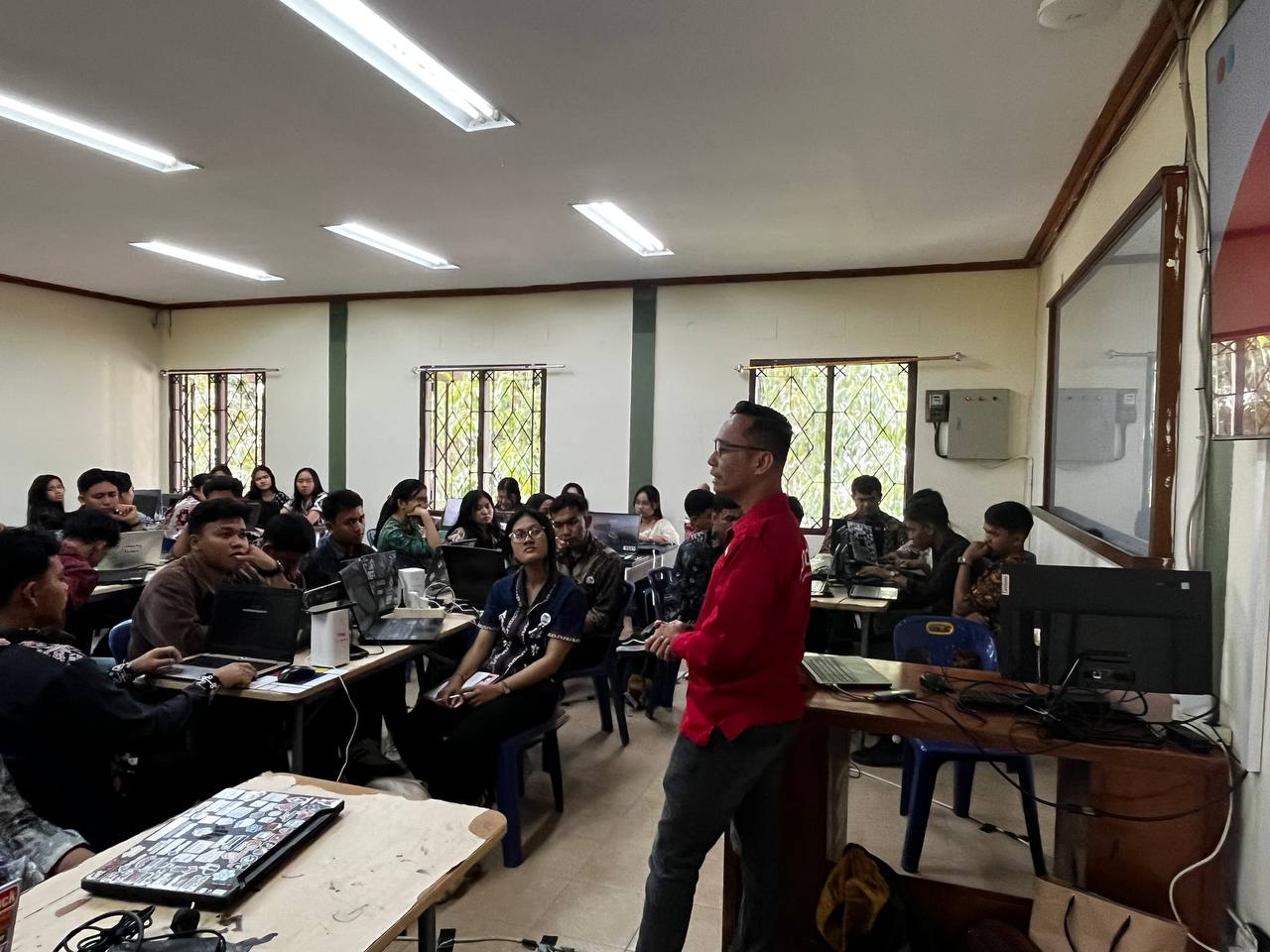PANDI Perkuat Literasi Digital Mahasiswa Melalui Kuliah Umum dan Workshop Teknis di IT Del